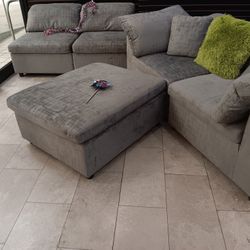*Fourth Of July Now*---Lima Adjustable Gray Fabric Sectional Sofa W/Ottoman---Delivery And Easy Financing Available🫡