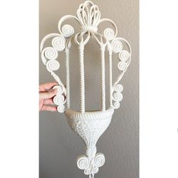 🌿 Vintage Burwood trellis wall hanging