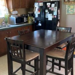 Dining Table/ Mesa Comedor