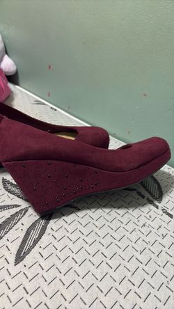 Burgundy wedge closed toe