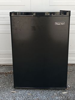 Magic Chef 2.6 cu ft mini refrigerator black