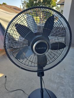 Lasko 18" oscillating fan w remote