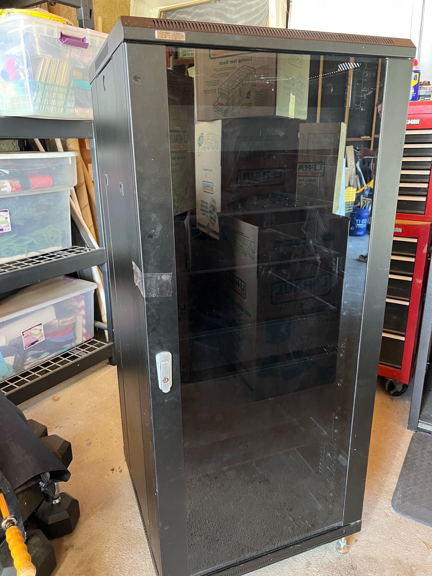 Omnimount RE27 rack unit