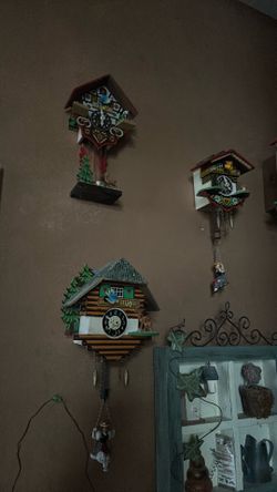 Cuckoo clock collection small vintage