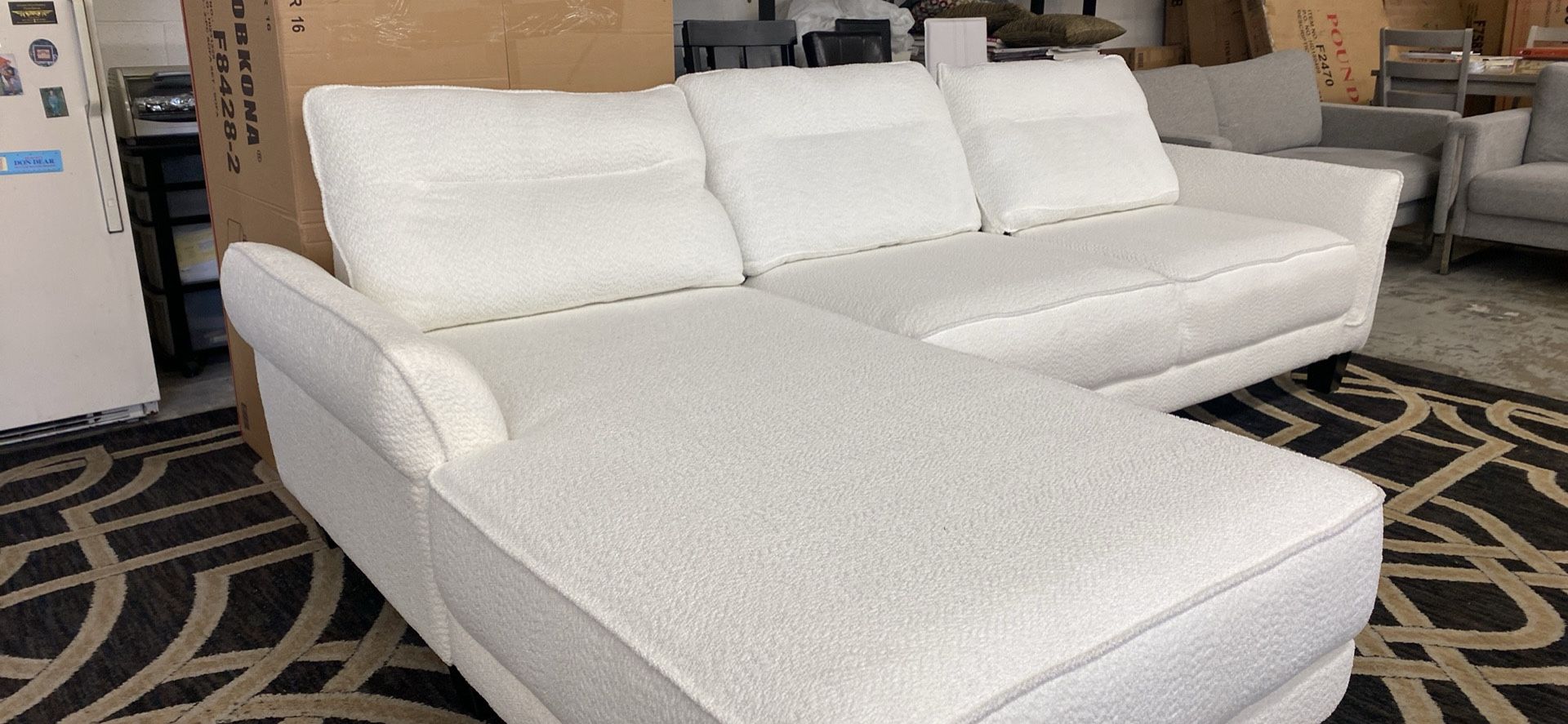 New Luxury Fabric Sectional Couch / Free Delivery 