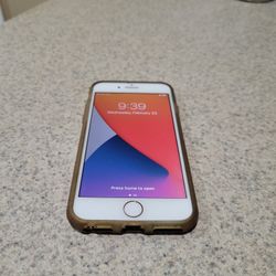 I Phone 7  Unlocked. Paid Off 32 Gb