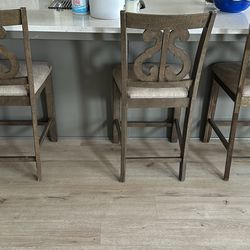 Counter Top 3 Stools 
