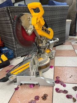MITER SAW DEWALT 12” (15amp)