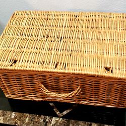 Vintage Woven Wicker Storage Container with Handle
12.5in x 8in x 18.5in