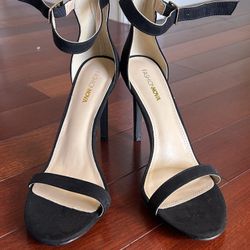 Fashion Nova Women’s Black Strapped Heeled Sandals