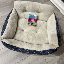 Dog Bed Lounge Style Small BNWT