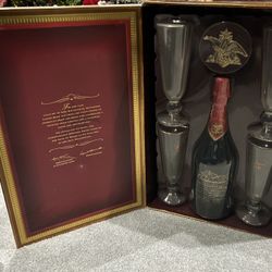 Budweiser Collectible Rare Wine Bottle With Glasses 