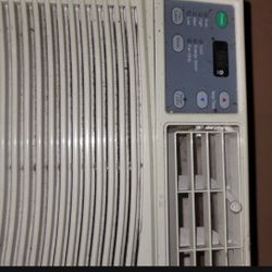6000 BTU Air Conditioner- Good Working Condition 