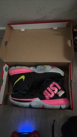 Kyrie 3 size 8.5