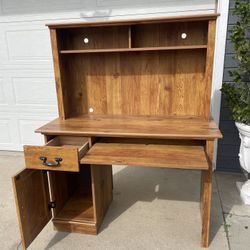 Desk With Hutch 