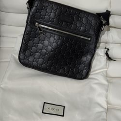 Gucci Signature Shoulder Bag