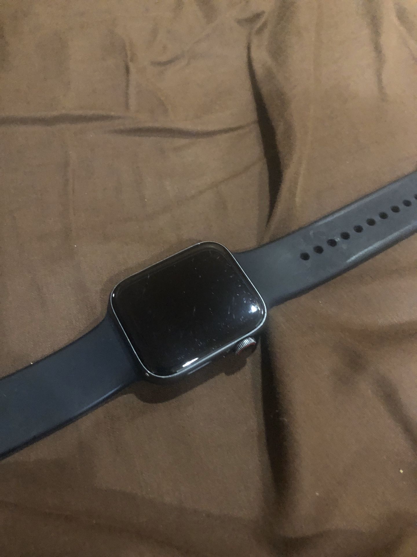Apple Watch series 4 44mm gps and cellular /charger