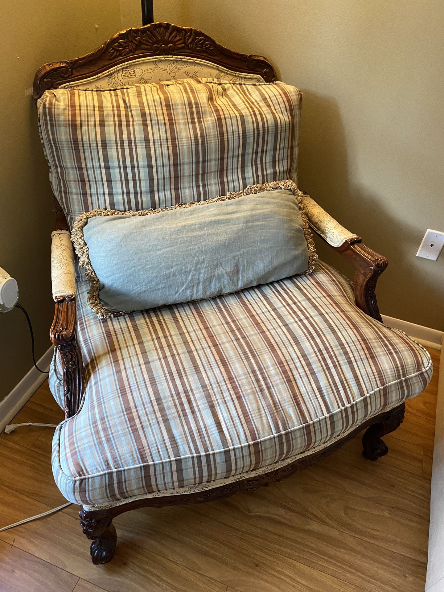XL Living Room Chair for Sale in Palm Bay, FL OfferUp