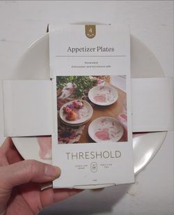 Threshold Set/4 Appetizer Plates BNWT