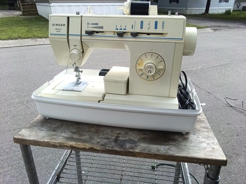 Singer Electric Sewing Machine 