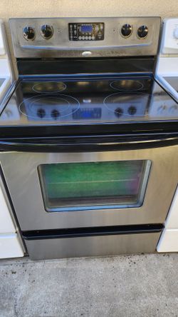 Preciosa Estufa Electrica Whirlpool Luz 220V Plancha De Vidrio Lista Para Usar Super Limpia Trabaja Muy Bien Los Cuatro Quemadores Y El Horno $150