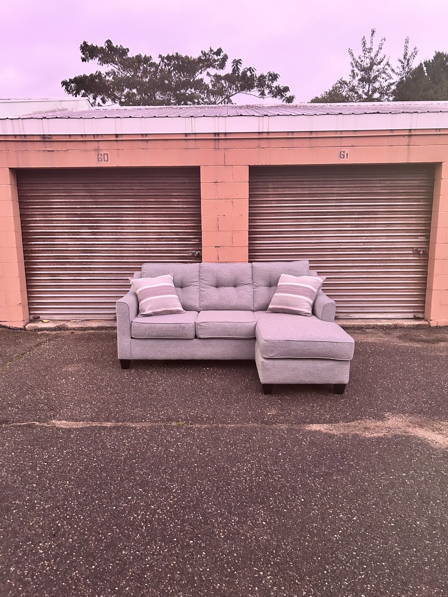 (Delivery Available) Gray reversible sectional