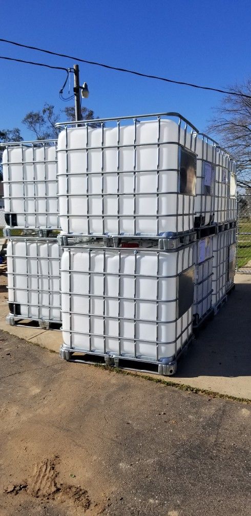 IBC TOTE 275 GALLON WATER TANK