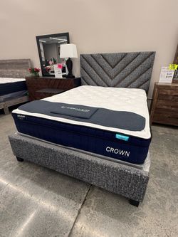 4 PC QUEEN BEDROOM SET