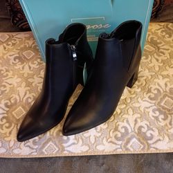 NWT Vepose Black Booties Size 9.5