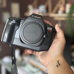 Canon EOS 650 Vintage camera + 35-105mm lens