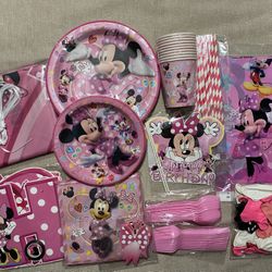 Minnie Mouse Birthday Party Decoration Pack. Includes a 5x3 ft Backdrop