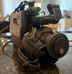 $120 OBO!! Vintage Magnavox VHS HQ CCD Movie Maker Camcorder Bundle