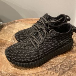 Kids Adidas Yeezy Boost 350 V2 Size 10K Shoes - Excellent Condition