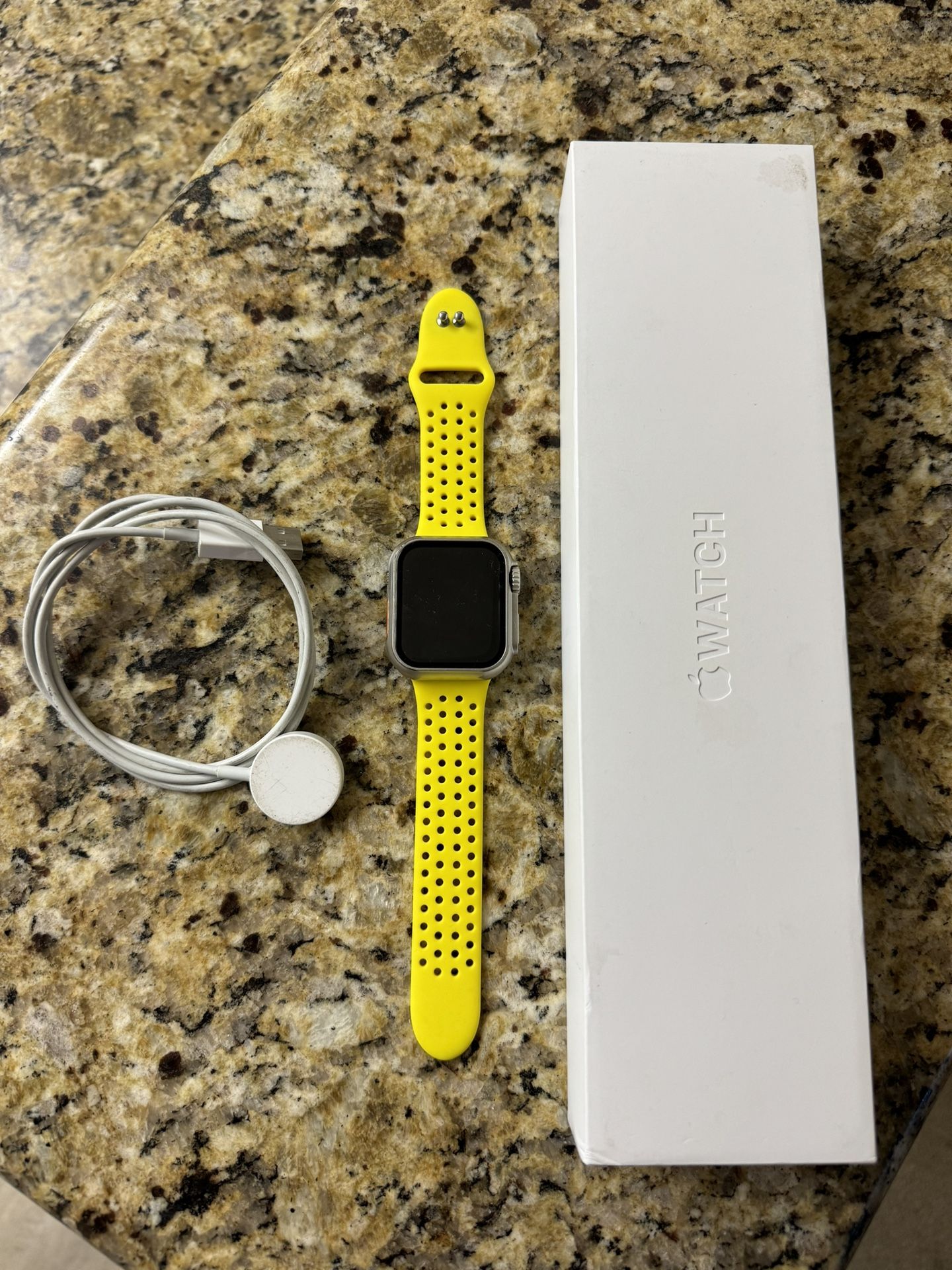 Apple Watch 6 Cellular GPS w screen protector, box