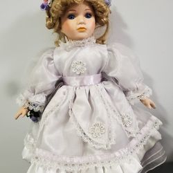 Vintage Seymour Mann Connoiseur Doll Collection. Excellent Condition