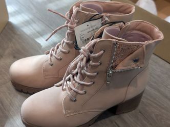 Big Kid Girls Mckenna Flat Heel Lace Up Boots Size 5 Medium.