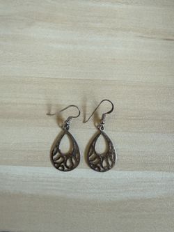 [Price Lowered] Silver Teardrop Dangle Earrings – Lightweight & Elegant