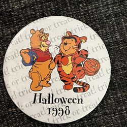 1998 Halloween Disney Button Winnie The Pooh & Tigger
