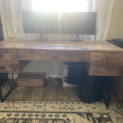 Cute Office Desk - Like New !