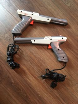 2 old Nintendo zapper guns