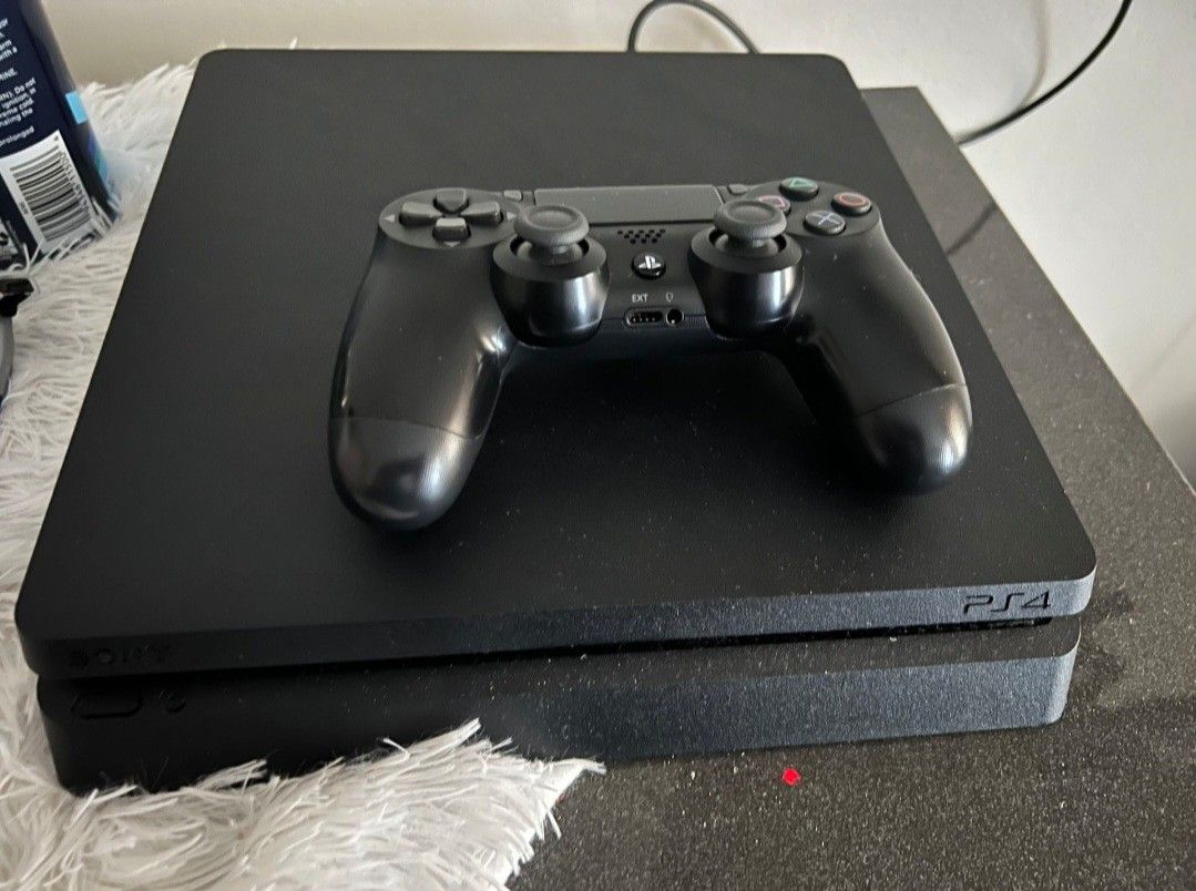PlayStation 4 And 2 Games, 1 Controller