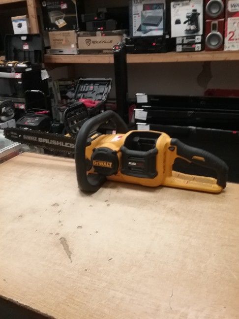 DEWALT - 60V MAX* Brushless Chainsaw Kit (2.0 Ah) (DCCS670) / NO BATTERY  ........