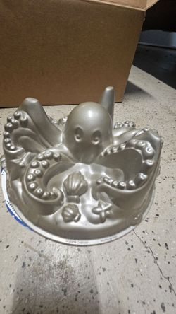 William Sonoma Kids Octopus Cake Pan
