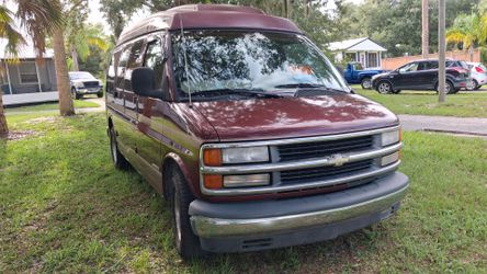 Chevy van Gladiator 1997 Great shape Runs Great  New tires