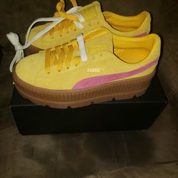 women's sz 6 puma's