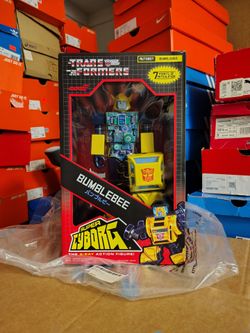 Super7 Hasbro Transformers Super Cyborg Bumblebee Autobot Figure
