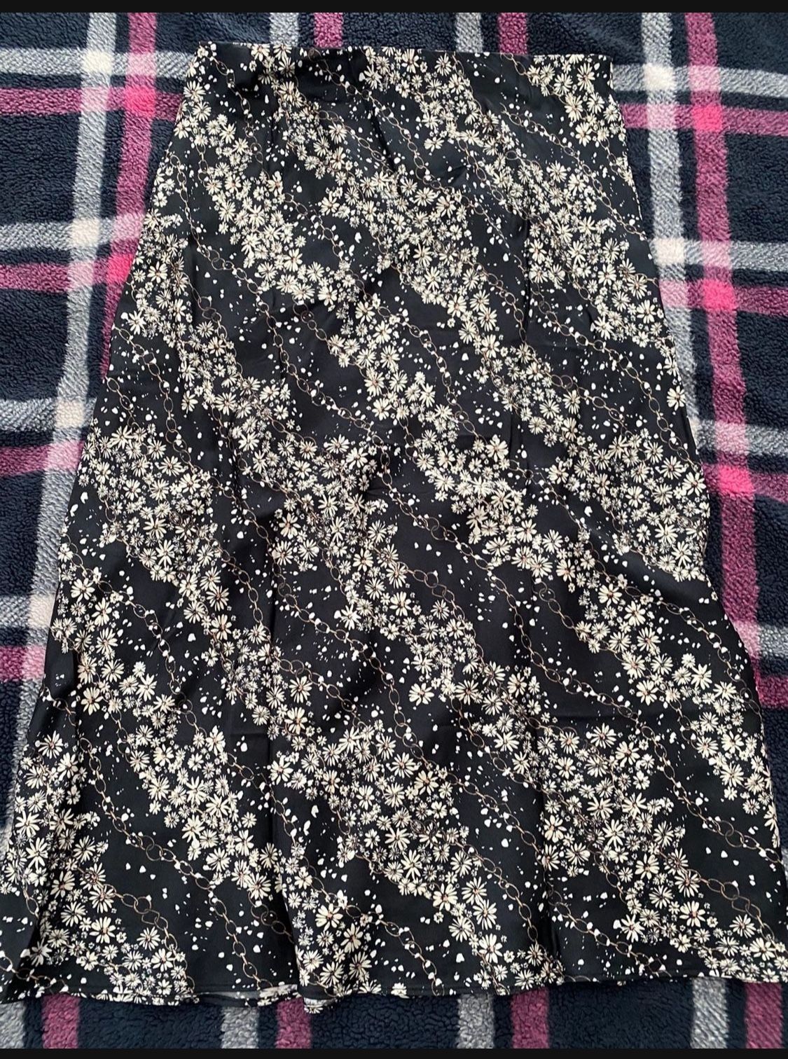 NWT Size Small Victoria’s Secret Skirt