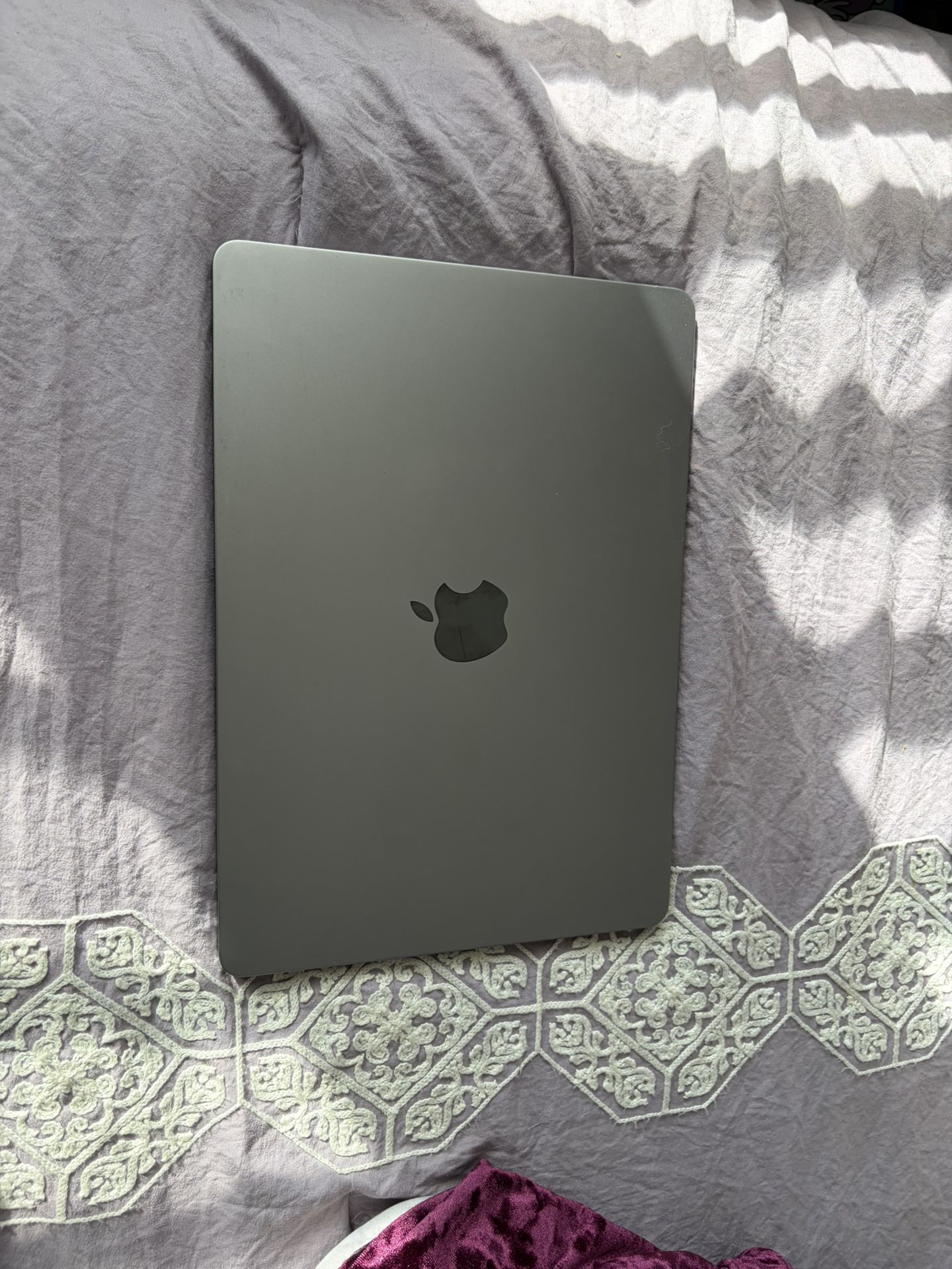 M2 Macbook Air 256gb Space Gray 100% Authentic Clean