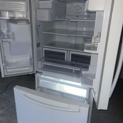 Fully functional white refrigerator Bottom Freezer