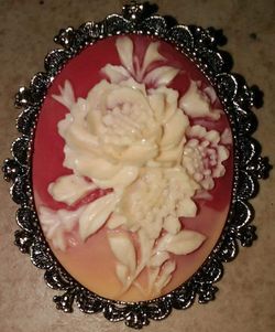 VINTAGE ORNATE VICTORIAN  FLORAL ART NOUVEAU ART DECO GERMANY FLOWER FIRE CAMEO BROOCH PIN JEWELY COLLECTABLE